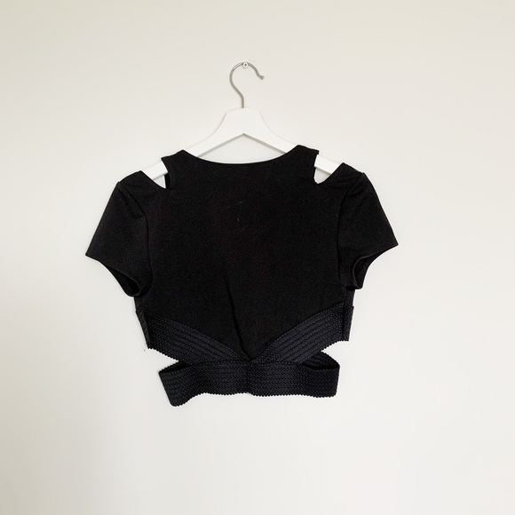 Black crop t-shirt - Picture 2 of 4